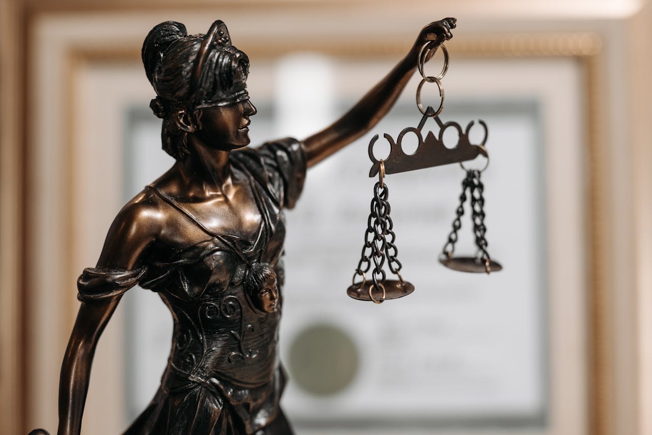 Why 71,000 Lawyers and Paralegals Aren't Enough For Ontario’s Court Congestion