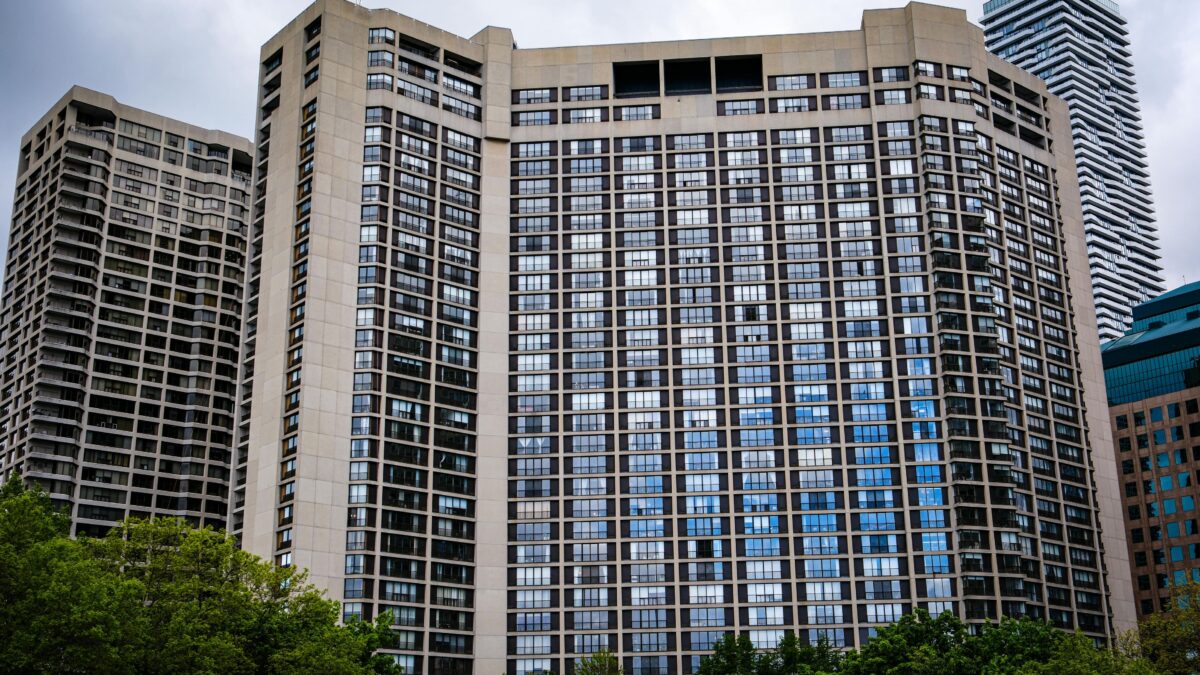 Only 215 Condos Sold in Toronto in Q1 2025 as Canada’s Condo Market Crashes